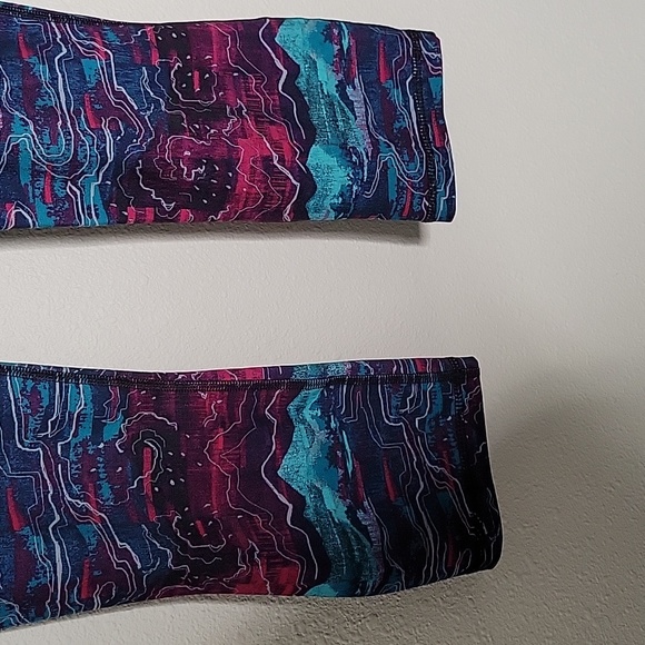 Patagonia Centered Capri Tights in Craft Pink/Canyon Glades - Picture 2 of 8